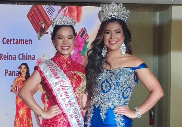 Michelle Kan Cárdenas y Marianne Mercedes (la reina saliente). Foto: Cortesía