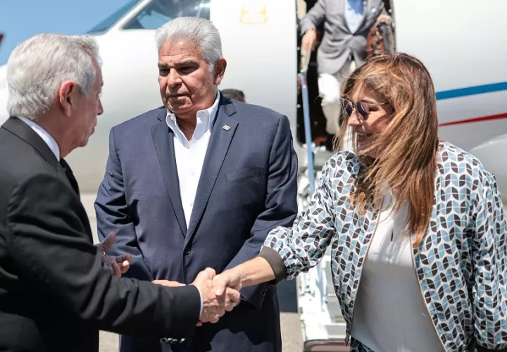 Mulino y la Primera Dama fueron recibidos por el embajador Eloy Alfaro. Foto: Cortesía Presidencia