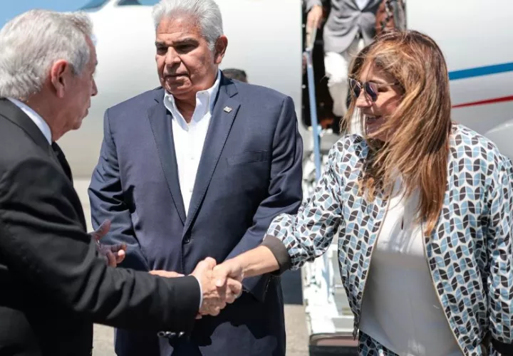 El presidente José Raúl Mulino llegó junto a la primera dama, Maricel Cohen de Mulino. Foto: Cortesía