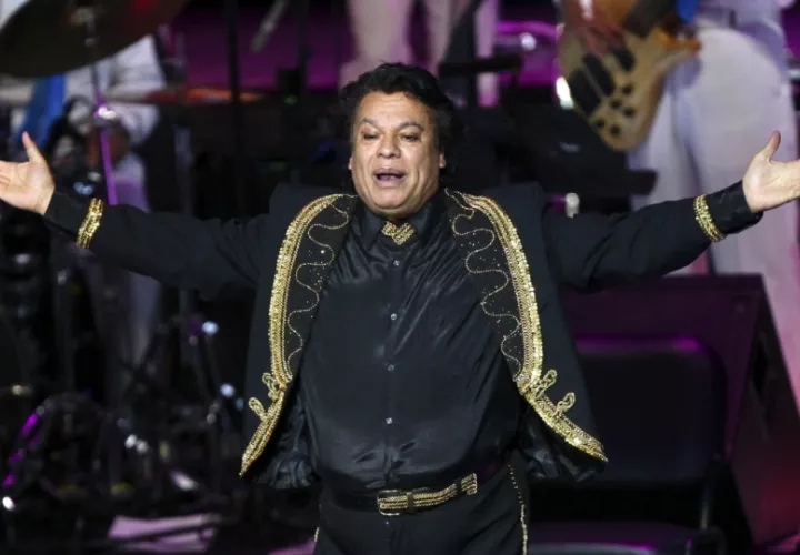 Juan Gabriel durante un concierto en el Auditorio Telmex de Guadalajara (México). Foto: EFE / Ulises Ruiz Basurto
