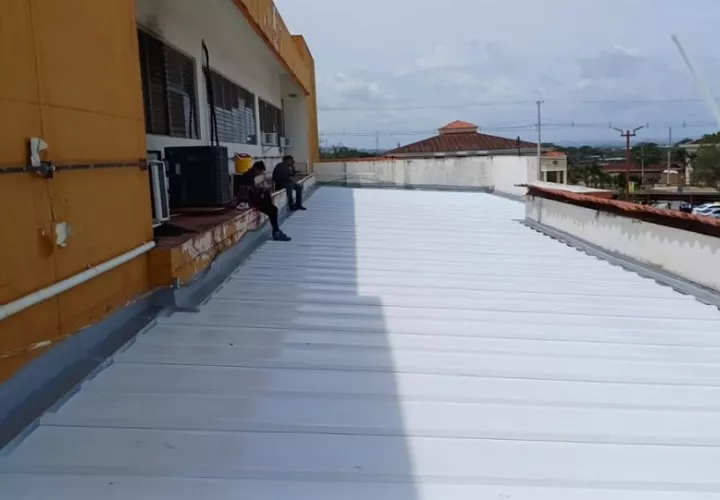 Mientras que el director médico del hospital Nicolás Solano, David Rodríguez  informó que esta contratación no se realizó bajo su administración sino por sus antecesores. Foto. Eric Montenegro
