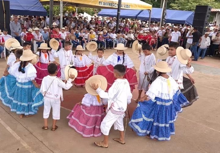 El Festival Nacional del Manito, declarado Patrimonio Cultural por la Ley 53 de 1999, es un espacio de preservación del folclore panameño y un motor económico para la región. Foto. Thays Domínguez