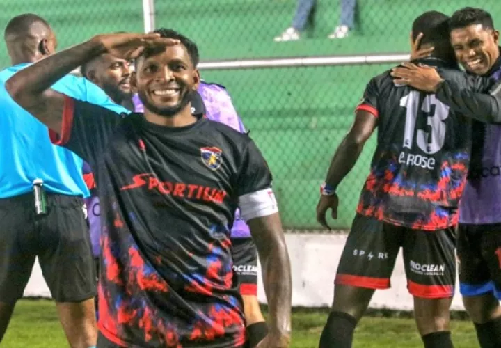 Alberto 'Negrito' Quintero festeja su gol ante Antigua. Foto: Equipo de Plaza Amador. Foto: @cdplazaamado