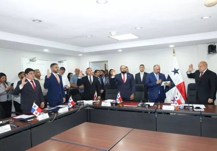 Miembros de la Comisión de Presupuesto. Foto: Cortesía