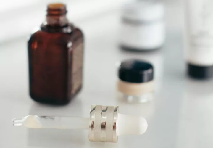 Frasco de suero. Foto: Ilustrativa / Pexels