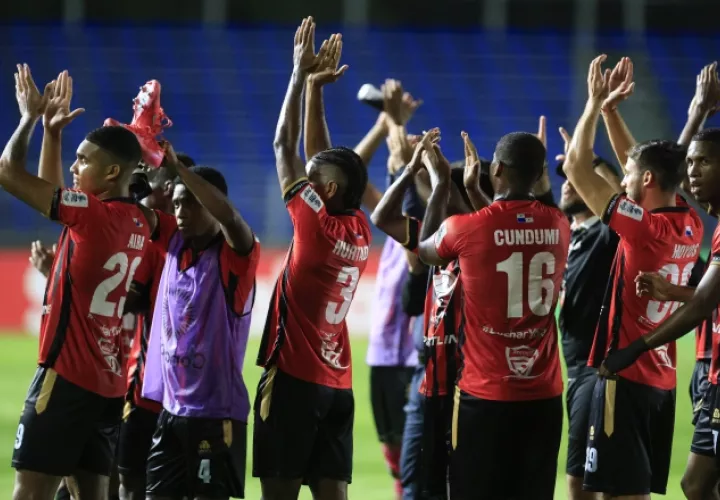 Sporting enfrenta a Real España en la Copa Centroamericana de la Concacaf. Foto: EFE