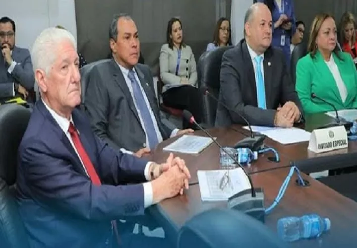 Narciso Arellano, Luis Guerra y Alfredo Juncá, magistrados del Tribunal Electoral.  Cortesía