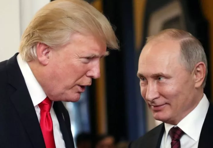Encuentro del presidente ruso Vladimir Putin (D) y el presidente de EE.UU. Donald J. Trump (I) en un encuentro en 2017. Foto: EFE