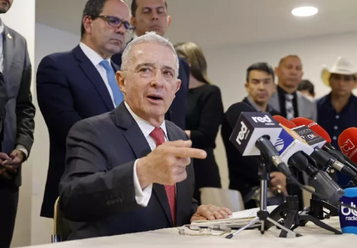 Este fallo responde a una acción de tutela presentada por la defensa de Uribe. Foto: EFE
