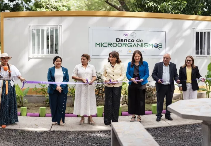 Acto de inauguración del laboratorio. Foto: Cortesía