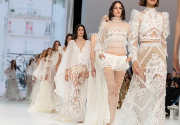 Propuesta de vestidos nupciales de la firma Yolancris para 2026. Foto: EFE / Marta Pérez.