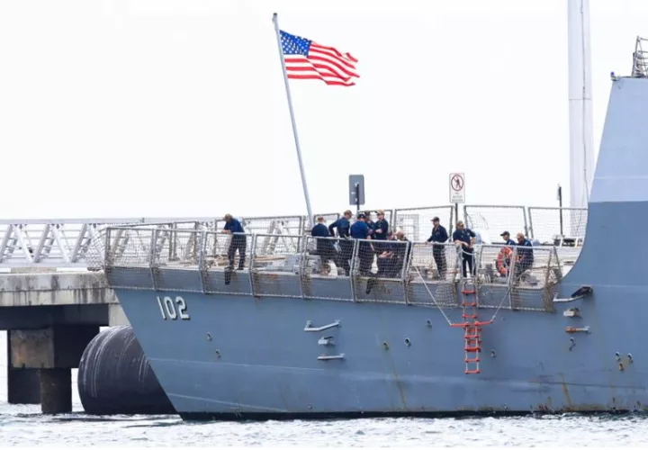 Integrantes de la tripulación del buque de guerra USS Sampson (DDG-102) de la Armada de los Estados Unidos. Foto: EFE