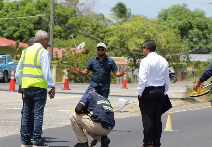 El 3 de abril ya se había realizado a la entrada de Coloncito, distrito de Chame, sitio del accidente vial, la reconstrucción del caso. Foto. Eric Montenegro