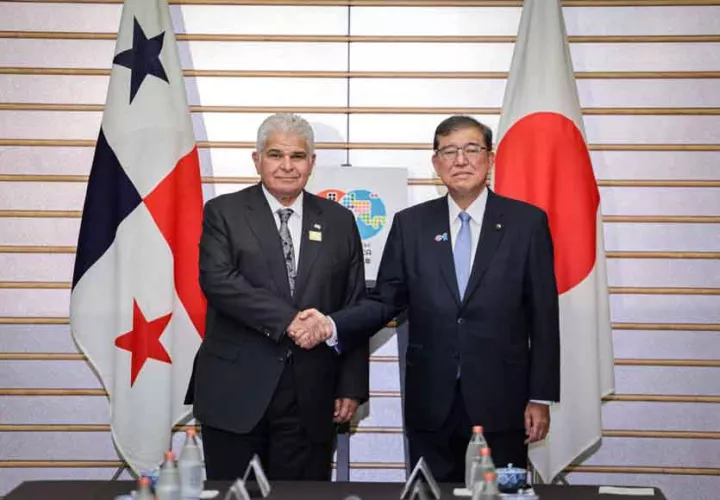  Mulino junto al primer ministro de Japón, Shigeru Ishiba
