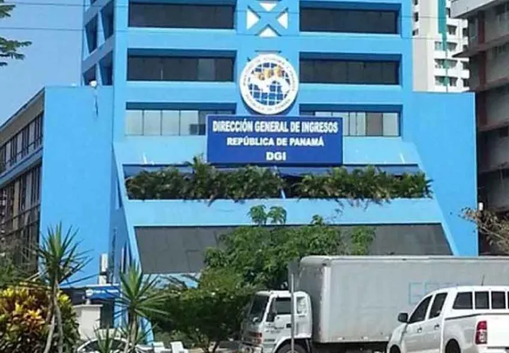 Se trata de cuatro ex funcionarios y dos particulares.