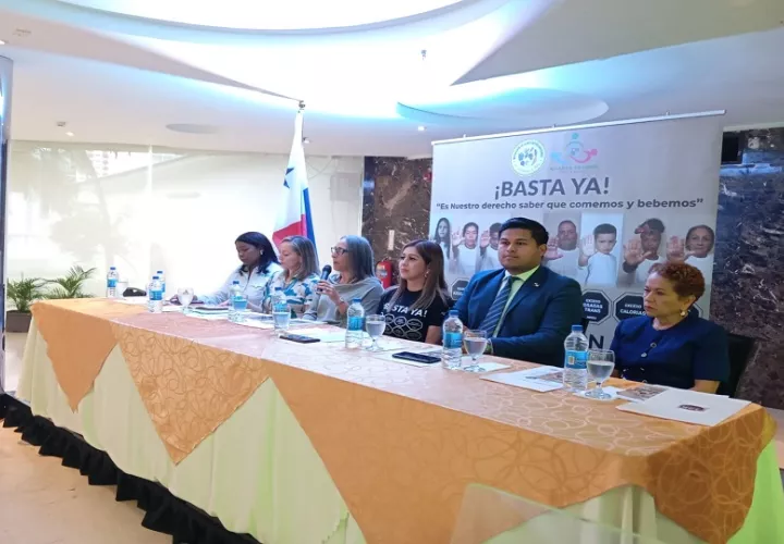 Esta iniciativa busca informar a los consumidores sobre el contenido excesivo de azúcares, grasas saturadas y sodio en los alimentos. Foto: Cortesía