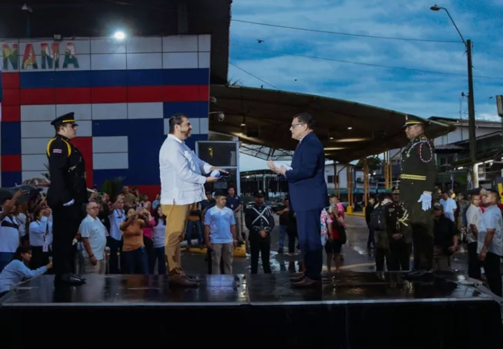 Ceremonia de intercambio de bandera entre Panamá y Costa Rica. Foto: Cortesía
