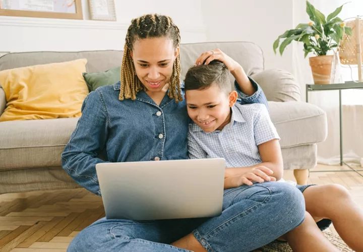  La iniciativa, según su proponente, Luis Duke, busca que los padres dejen de formar largas filas para conseguir cupos escolares.  Foto: Ilustrativa / Pexels