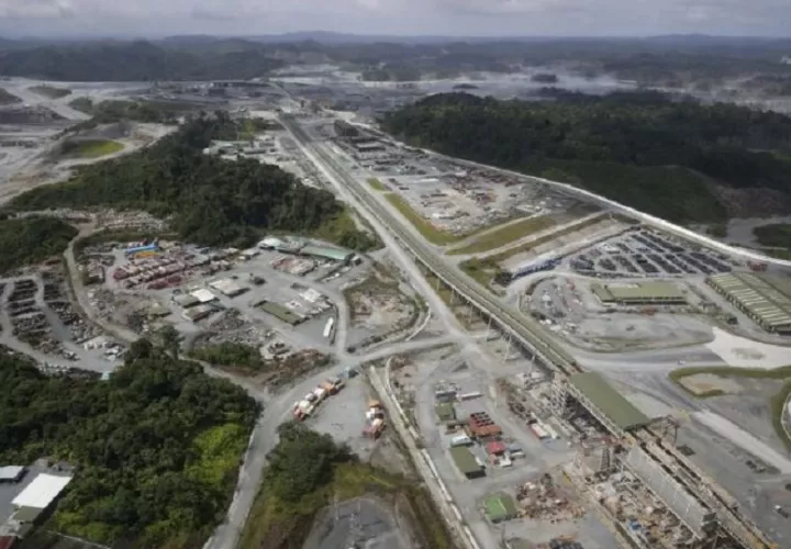 MiAmbiente adjudicó a la empresa SGS Panamá Control Services INC., la auditoría integral a la mina.  Foto: EFE