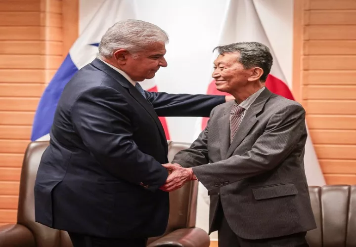 Panamá entrega reconocimiento a destacas figuras japonesas. Foto: Cortesía
