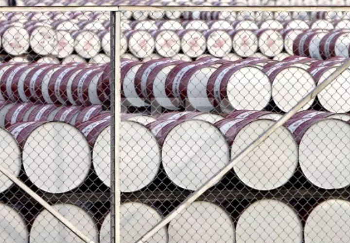 Los operadores del mercado petrolero prevén que Riad mantendrá la presión para seguir abriendo los grifos. Foto: EFE