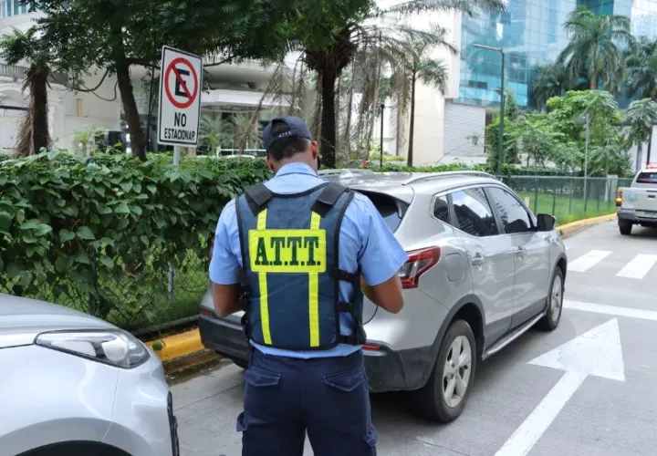 La ATTT hizo un llamado a los conductores a estacionar de manera responsable. Foto: Cortesía