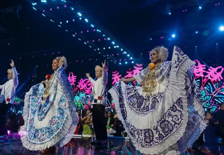Un ballet folclórico acompañó a Willie Colón. Foto: Cortesía / @premiosjuventud