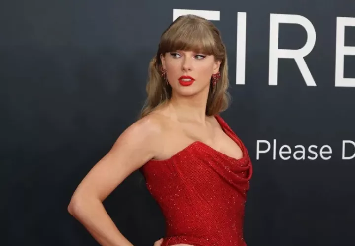 Taylor Swift en la alfombra roja de la 67 ceremonia anual de los Grammy. Foto EFE / Octavio Guzmán