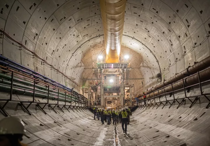 Tuneladora Panamá ya cruzó el Canal. Foto: Cortesía