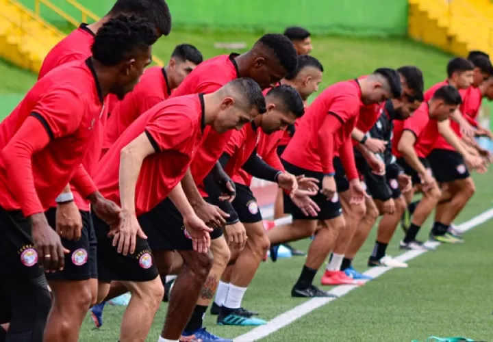 Jugadores del Xelajú en el estadio Cementos Progreso de la Ciudad de Guatemala. Foto: Cortesía