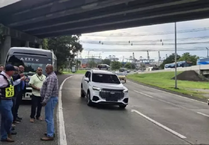 Recorrido para determinar la ruta para la circulación de buses del Oeste. Foto. ATTT