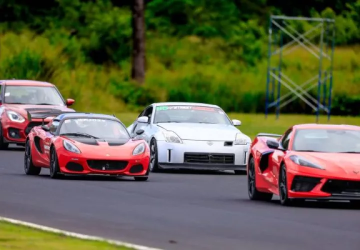 Las  carreras de autos en la categoría Street Legal. Foto: Cortesía