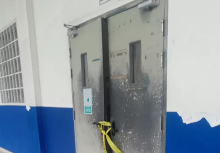 Para sustraer los equipos, los delincuentes forzaron las puertas de cuatro aulas de clases, de lo cual se percató el celador del colegio en horas de la madrugada del pasado miércoles. Foto. Eric Montenegro