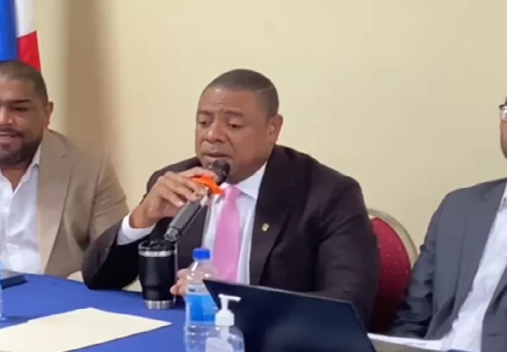 Se espera que los 15 representantes de corregimientos del distrito de Colón analicen la propuesta presentada, en la que no se descarta hagan modificaciones al documento. Foto. Diómedes Sánchez