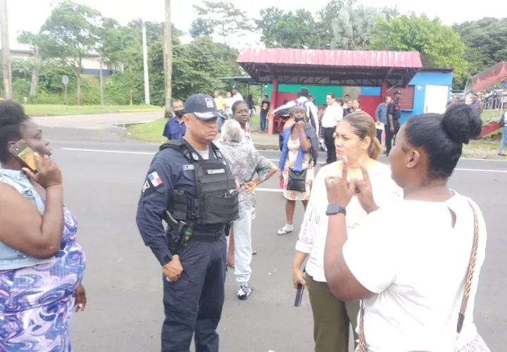 La protesta provocó un descomunal congestionamiento vehicular, afectando a cientos de conductores. Foto. Diómedes Sánchez