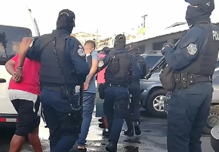 Unas 200 unidades policiales participaron en este operativo antipandillas en Colón. Fofo. Diómede  Sánchez