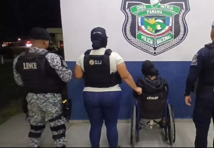 Esta ciudadana ahora deberá enfrentar a un juez de garantías quien determinará la situación legal de la detenida.