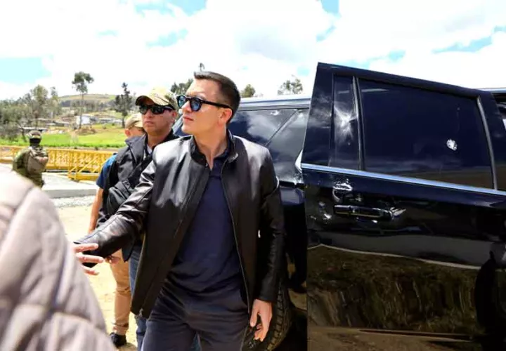 Daniel Noboa, presidente de Ecuador, luego que la caravana donde se desplazaba fuera atacada por manifestantes.