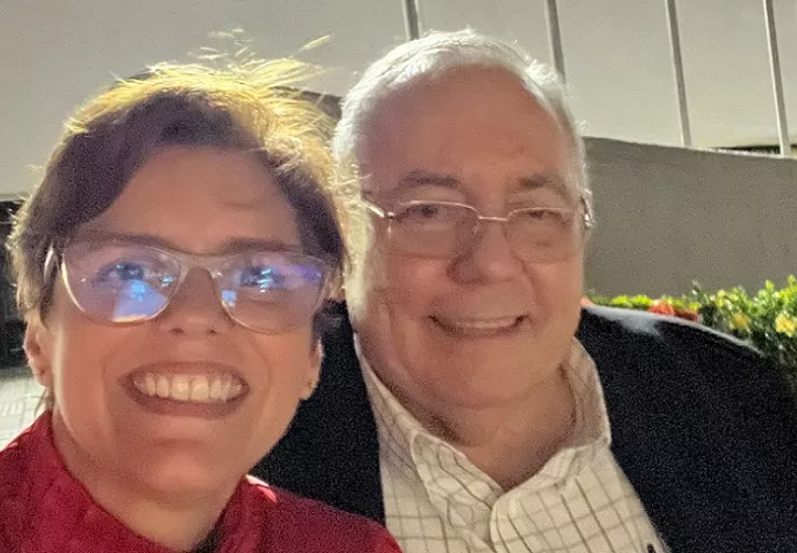 La diputada Grace Hernández junto a su padre. Foto: X de la diputada