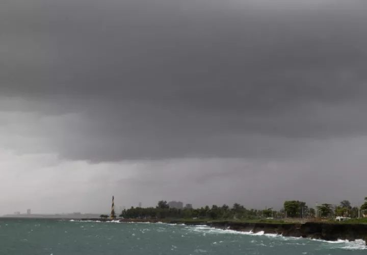 Lluvia durante el paso del huracán Melissa por el Caribe. Foto: EFE