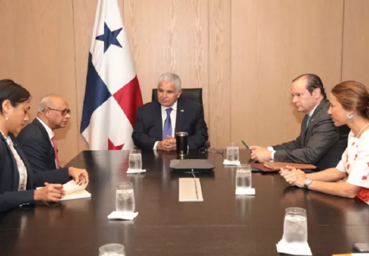 Durante la reunión. Foto: Cortesía