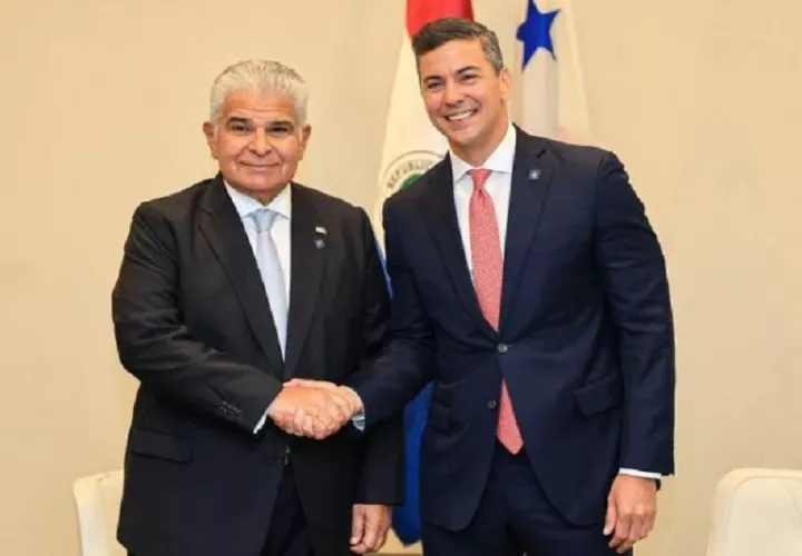 José Raúl Mulino junto a su homólogo Santiago Peña. Foto: Cortesía