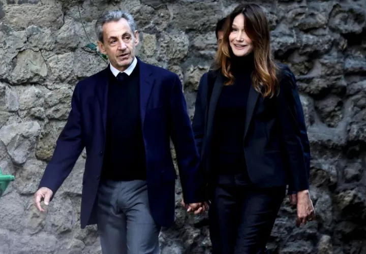 El expresidente francés Nicolas Sarkozy y su esposa Carla Bruni. Foto: EFE
