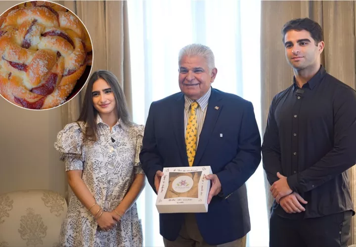 El presidente Mulino recibió a la creadora del famoso pan en la Presidencia. Foto: Cortesía