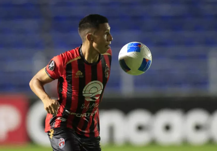 Martín Ruiz anotó el gol del Sporting ante Plaza Amador. Foto: EFE