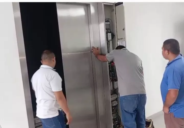 El hecho, que duró más de dos horas, ha generado inquietud entre el personal del hospital y los familiares de los pacientes. Foto. Melquiades Vásquez
