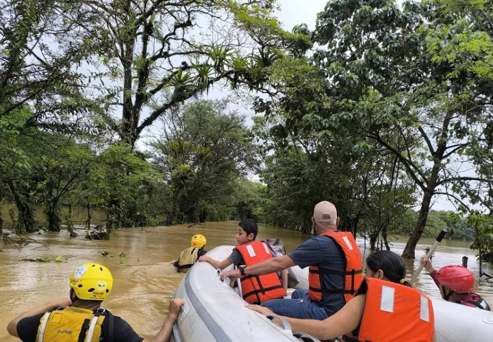 Las autoridades mantienen el monitoreo permanente de los niveles de los ríos y la evaluación de daños y necesidades en las zonas afectadas por las lluvias. Foto. Sinaproc
