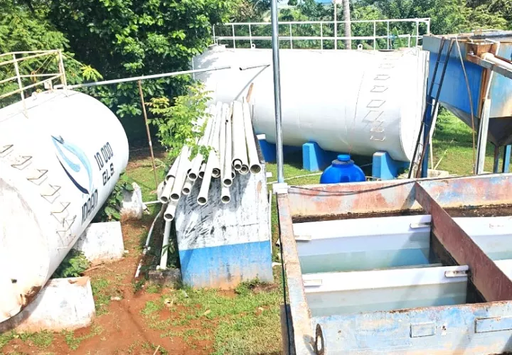 Una vez culminado este proceso y obtenidos resultados satisfactorios, el Idaan dará la orden de restablecer el consumo de agua proveniente de la planta potabilizadora que abastece a Llano de Piedra.Foto. Thays Domínguez.