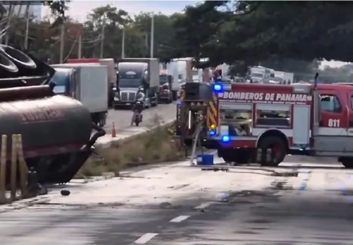 bombero-camion-combustible_0.jpg