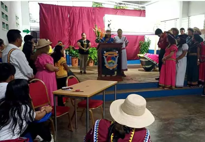 celebran-el-valor-cultural-de-la-nagua-en-acto-escolar-en-la-mesa.jpg
